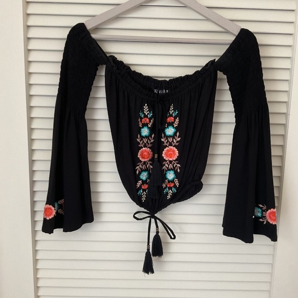 Kivari Joni Embroidery Off Shoulder Black top XS Black - Picture 3 of 6